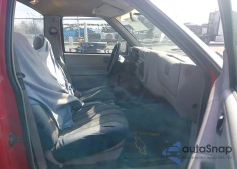 1997 Chevrolet S-10 Fleetside z USA, uszkodzony, nr VIN 1GCCS14X6VK157063